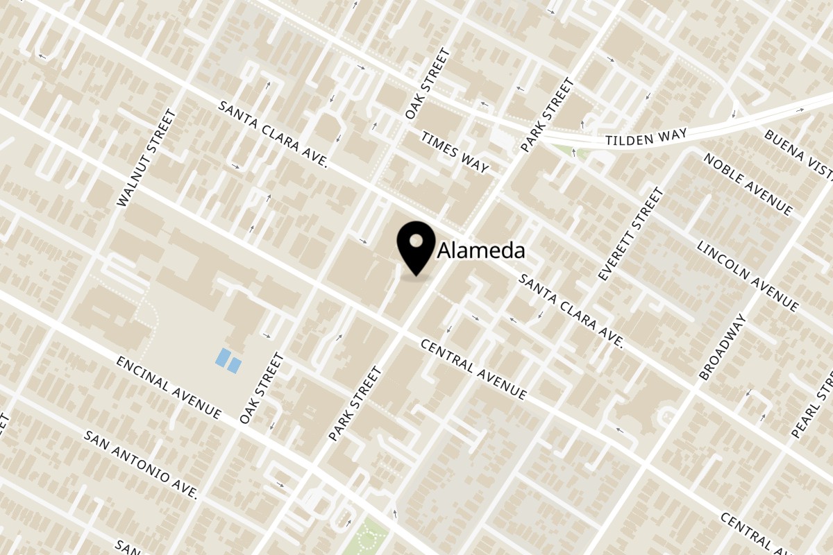 Map showing the location of Lola's Chicken Shack on 1417 Park St in Alameda